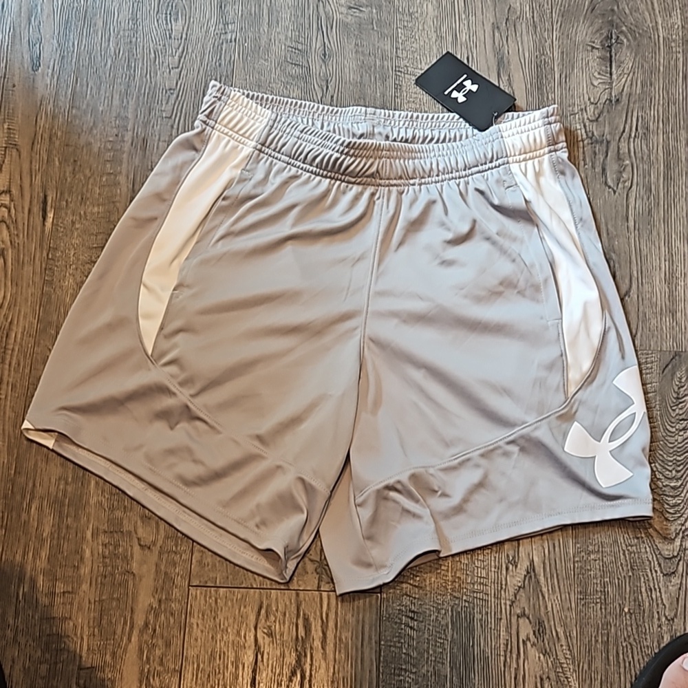 Under Armour Women's Colorblock Short Size Small Brand New With Tags